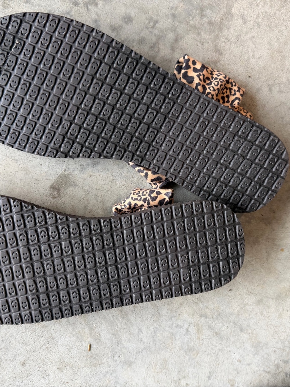 Sanuk Leopard Print Fabric Toe-Post Sandals - Picture 3 of 4